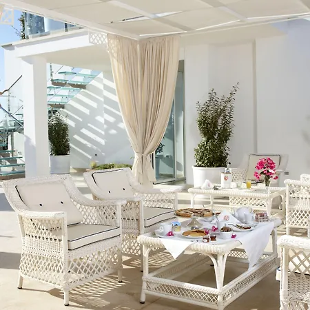 Relais Valle Dell'idro - Rooftop & Sea View, فندق 4*
