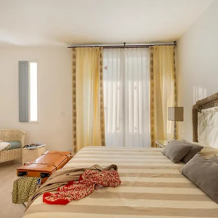 Relais Valle Dell'idro - Rooftop & Sea View, ホテル