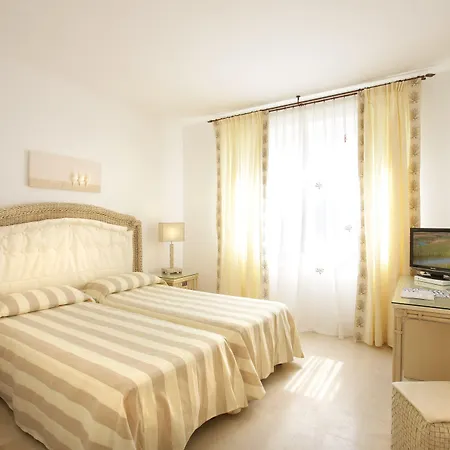 Relais Valle Dell'idro - Rooftop & Sea View, ホテル